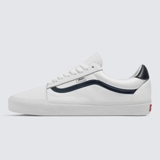 Uma interpretação elevada do icônico tênis com Sidestripe™. Com uma silhueta irreverente, o Tênis Old Skool Leather White Navy possui detalhes minimalistas que aumentam a durabilidade e reforçam o estilo clássico do icônico tênis de amarrar. Com cabedal em couro macio e uma construção de forro refinada, esta silhueta consagrada pelo tempo mantém viva a essência “Off The Wall” dentro e fora das pistas.