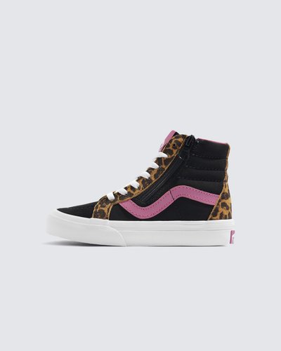 Zíperes laterais adicionam brilho e versatilidade ao lendário Sk8-Hi. O Tênis Sk8-Hi Leopard Pop Black Multi Infantil revigora o lendário tênis de cano alto com sidestripe: com uma sensibilidade vintage e zíperes ao longo dos ilhós, esse favorito atemporal facilita o calce dos pequenos.