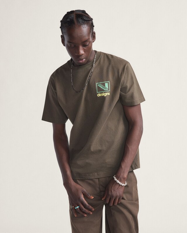 Camiseta Ss Art Production Coal Brown