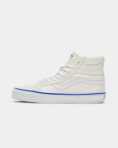 Vans Skate Classics: completamente redesenhado para o skate moderno, a coleção Skate Classics oferece mais do que os skatistas precisam para permitir a progressão máxima. Feito com cabedal clássico de camurça e lona, ??o Tênis Sk8-Hi Vault Og Lx Off White possui o visual icônico que você deseja, ao mesmo tempo em que traz todos os benefícios de desempenho que os skatistas exigem.