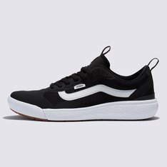 Máximo conforto e aliado de todas as rotinas. Esteja sempre pronto para o inesperado com o Tênis UltraRange Exo Black Black. Com um solado co-moldado construído em padrão tratorado em waffle - exclusividade Vans - ele maximiza a cobertura, aderência e durabilidade da borracha. A nova entressola UltraCush™ Lite traz conforto e leveza para o calce. O modelo de cano baixo possui cabedal com inspiração na silhueta do icônico Old Skool - em camurça, tecido e sintético preto - totalmente respirável, com biqueira e antepé de borracha renovado, deixando o calce no ajuste ideal. O Exo Skeleton fornece apoio integrado nos dedos e na parede lateral medial, com uma trava de calcanhar para um ajuste seguro. No calcanhar e lingueta, traz puxadores, facilitando o calce. O logo “Vans Off The Wall” é aplicado na heeltab do calcanhar. Já a original Flag vem na lateral do tênis, enquanto a assinatura “Vans Ultrarange” é aplicada na lingueta. Conforto e estilo dentro e fora das pistas.