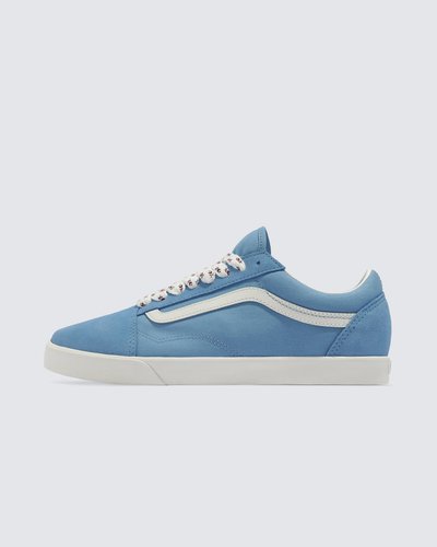 O Tênis Old Skool Lowpro Floral Laces Heritage Blue leva as coisas a um nível mais baixo, trazendo um visual elegante e aerodinâmico ao icônico tênis Sidestripe. Apresentando o cabedal inconfundível do Old Skool tradicional, combinado com camurça macia e uma construção de parede lateral mais baixa, esta nova interpretação de um ícone oferece nova versatilidade ao reduzir o volume, sem abrir mão do estilo.