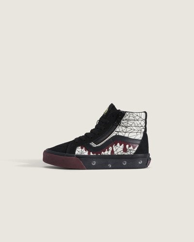 Zíperes laterais adicionam brilho e versatilidade ao lendário Sk8-Hi. O Tênis Sk8-Hi Halloween Glow In The Shadows Black Multi Infantil revigora o lendário tênis de cano alto com sidestripe: com uma sensibilidade vintage e zíperes ao longo dos ilhós, esse favorito atemporal facilita o calce dos pequenos.