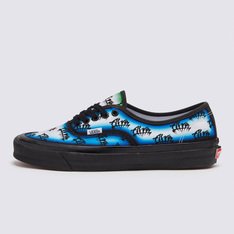 A Vans celebra o pioneiro criativo e lenda do skate Tony Alva com uma coleção de calçados e roupas.

Não há ninguém mais autêntico e verdadeiro consigo mesmo do que Tony Alva. Como um dos primeiros viajantes criativos da Vans, ele se tornou a inspiração para as gerações futuras progredirem em sua jornada para encontrar seu verdadeiro eu. Com o Alva Skates Authentic 44 DX, revisitamos a herança de Tony com a Vans para inspirar todos os pensadores criativos a canalizar seu Tony Alva interior e ser assumidamente autêntico.

• Coleção Vans x Alva Skates
• Parte superior têxtil de inspiração vintage
• Impressão Allover Alva e design retocado
• palmilhas Ortholite®
• Fita foxing com alto brilho
• Cadarços de algodão
• Solado waffle de borracha exclusivo
• 4 linhas de renda de ilhós de metal para tamanhos 3,5-6
• 5 linhas de renda de ilhós de metal para tamanhos de 6,5 e acima.Aproveite a Vans Black Friday e adquira já seu novo produto Off The Wall