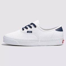 Uma interpretação elevada do tênis Heritage, que deu início a tudo. Uma versão elevada da silhueta original da Vans, o Tênis Authentic Leather White Navy apresenta detalhes minimalistas do modelo icônico com atacadores. Com acabamento em couro macio e forro refinado, esta silhueta consagrada pelo tempo nunca pareceu tão boa.