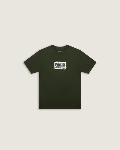 Fundada na Califórnia em 1966, a Vans está envolvida com a cultura de rua, artes, música e ligada ao skate e à evolução do esporte, sem perder a essência. Dos clássicos aos modernos, a Vans possui uma enorme variedade de modelos de tênis, roupas e acessórios, sempre mantendo o estilo "Off The Wall". A Camiseta Ss Diy Fx Dried Kelp Infantil traz aplicação frontal de etiqueta tecida grande, com assinatura Vans, centralizada na altura do peito. Uma peça atemporal que carrega a herança Vans no estilo casual e descontraído.