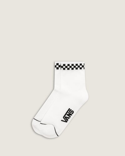 A Meia Peek-A-Check Half Crew White Black oferece um toque sutil com o estilo exclusivo e inconfundível da Vans. Feitas com sola acolchoada para maior conforto e acabamento com a estampa icônica em checkerboard ao redor de todo o cano, esse modelo é o par perfeito - ele torna cada passo um pouco mais original. Isso é “Off The Wall” na essência.