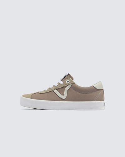 <p>Um tênis aerodinâmico que mantém vivos os anos 90. Com inspiração nos estilos tradicionais da Vans dos anos 90, o Tênis&nbsp;Warm Taupe Infantil é uma nova interpretação do Skate Vans Sport original. Do colarinho aberto inferior e língua estendida até a icônica sidestripe em “V”, este tênis vulcanizado de cano baixo combina perfeitamente um visual inspirado no skate, com detalhes retrô exclusivos.</p>