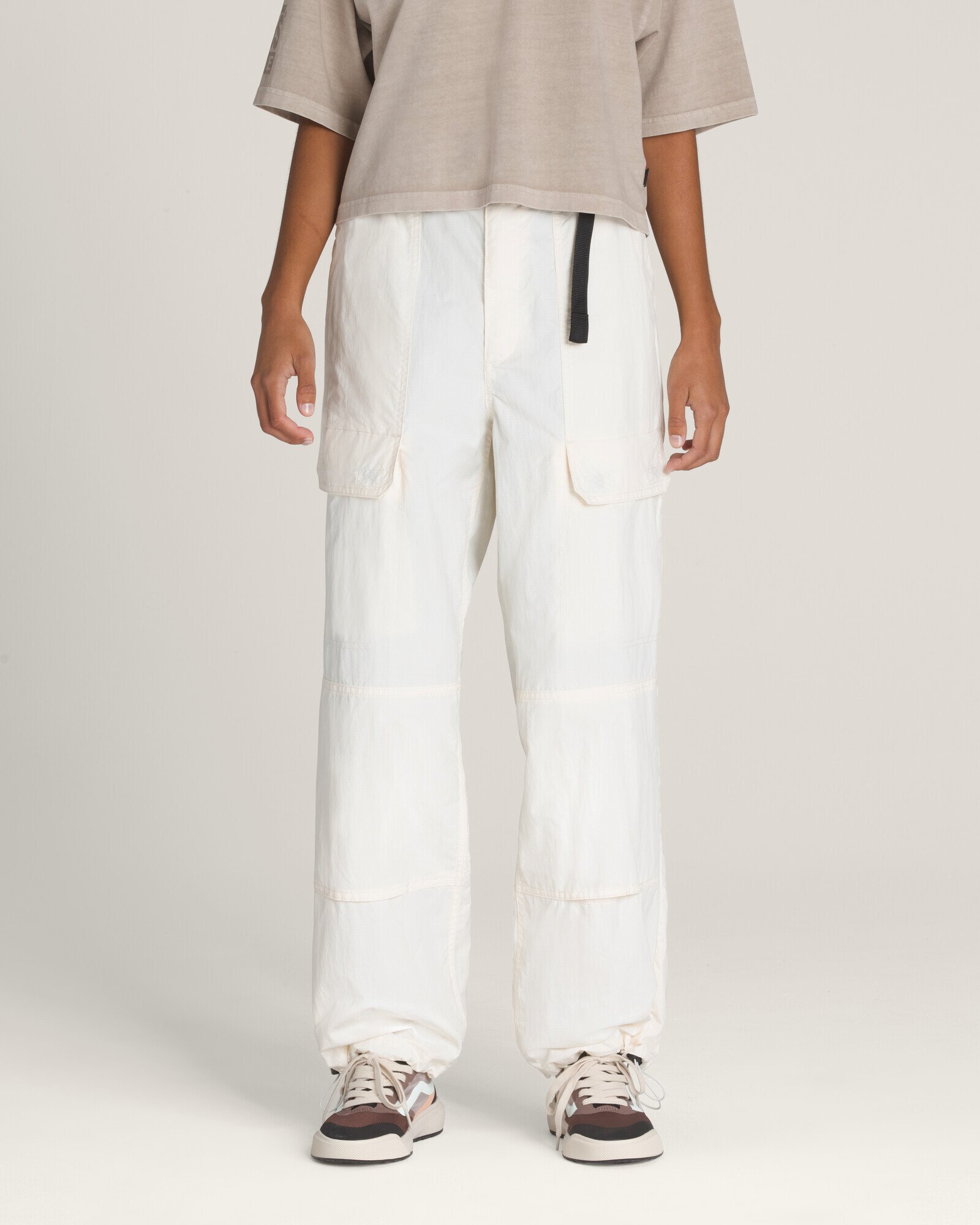 Hires-Vans-V4702400910002-01.jpg