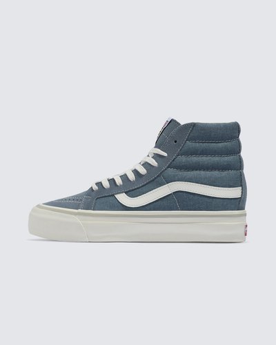 A Vans reconstruiu alguns dos seus clássicos mais icônicos com escolhas intencionais nos materiais utilizados. Apresentando um cabedal em algodão orgânico, uma sola que usa borracha natural e uma palmilha de espuma de base biológica que proporciona maior conforto, o Tênis Sk8-Hi Mte Salt Wash Suede Canvas Stormy Weather continua mudando o mundo dos clássicos do skate para outro patamar. A equipe da Vans estabeleceu metas ambiciosas de sustentabilidade. Grandes ou pequenos, todos os esforços resultam em mudanças positivas. Para ganhar o logotipo do globo Checkerboard, pelo menos 30% do produto deve ser feito de um ou uma combinação de materiais reciclados, renováveis e/ou regenerativos. Para saber mais sobre a Vans e a sua jornada rumo a materiais sustentáveis, acesse www.vans.com.br/sustentabilidade.