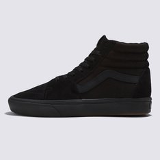 Quando os clássicos se unem ao conforto. A Vans renovou a silhueta clássica do Sk8-Hi introduzindo a tecnologia ComfyCush: uma sola mais macia e acolchoada que oferece ao ComfyCush Sk8-Hi um ajuste sem igual com a sensação de estar andando nas nuvens. Apresentando uma construção co-moldada de espuma e borracha para a combinação perfeita de conforto e aderência, com Tênis Sk8-Hi ComfyCush Black Black é possível se sentir confortável o tempo todo, mantendo a estética atemporal do lendário tênis de cano alto. Esse visual icônico também é equipado com solas de borracha que proporcionam durabilidade e tração, interiores simplificados de peça única com maior suporte no arco e forro com material que absorve a umidade em todo o interior do tênis. Junto com o cabedal de camurça e lona bordada recém-construído que se concentra na estabilização da lingueta, o tênis na cor preta confere um toque retrô aos estilos esportivos da Vans do início dos anos 90 e oferece uma experiência em que o conforto é vital.