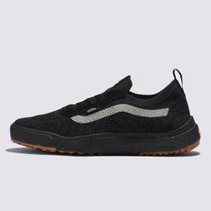<p>Nesta temporada, repensamos, reprojetamos e reconstruímos cada pedaço do UltraRange para torná-lo mais sustentável. A renovação inclui entressola VR3Cush™ moldada, construção leve, sola de borracha VR3Waffle™ e cabedal respirável projetado para reduzir o desperdício na produção em comparação com o cabedal tradicional de corte e costura da Vans. O UltraRange VR3 é a manifestação de uma ideia: que não se trata de para onde vamos, mas de como chegamos lá.<br />
<br />
Nossa equipe traçou metas ambiciosas de sustentabilidade. Grandes ou pequenos, todos os nossos esforços se somam a mudanças positivas. Para poder estampar o logotipo VR3 Checkerboard Globe, pelo menos 30% do produto deve ser feito de materiais reciclados, renováveis e/ou regenerativos.<br />
<br />
CARACTERÍSTICAS DO PRODUTO:<br />
• MATERIAL DO CABEDAL: A parte superior em malha de uma única peça é feita com 50% algodão orgânico, 36% PET reciclado e 14% náilon reciclado.<br />
• PALMILHA: A nova entressola VR3Cush™ é produzida com pelo menos 50% de espuma EVA de base biológica parcialmente derivada de fontes vegetais, de acordo com o padrão de teste ASTM D6866-16.</p>
<p>• SOLA: Toda a borracha usada para produzir a sola VR3Waffle™ (60% do composto) é uma borracha natural cultivada de forma regenerativa, proveniente de fazendas que utilizam práticas agrícolas destinadas a promover a biodiversidade, melhorar os ciclos da água, melhorar a saúde do solo e/ou sequestrar carbono. Este novo composto de borracha foi desenvolvido e projetado para manter a aderência e durabilidade que fazem parte da história da Vans desde 1966.<br />
<br />
Para saber mais sobre a Vans e sua jornada de materiais sustentáveis, acesse vans.com.br/sustentabilidade.</p>