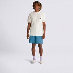 O Bermuda Range Relaxed Elastic Short S. Hero Sport Low Copen Blue apresenta um ajuste solto, cintura elástica confortável e cordão para facilitar o uso. O modelo traz uma braguilha falsa, bolsos frontais e bolsos traseiros com abas com aplicação de etiqueta tecida Vans. Um short confortável para uso diário. Combine com todos os seus clássicos. A equipe da Vans estabeleceu metas ambiciosas de sustentabilidade. Grandes ou pequenos, todos os esforços resultam em mudanças positivas. Para ganhar o logotipo do globo Checkerboard, pelo menos 30% do produto deve ser feito de um ou uma combinação de materiais reciclados, renováveis ??e/ou regenerativos. Para saber mais sobre a Vans e a sua jornada rumo a materiais sustentáveis, acesse vans.com.br/sustentabilidade.