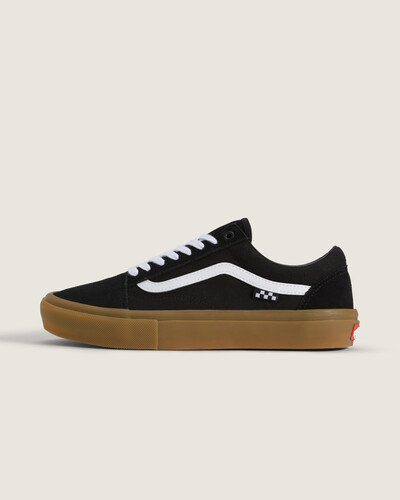 Skate Classics: Ultra resistência no interior para a prática do skate. Completamente redesenhada para o skate moderno, a coleção Skate Classics oferece mais do que os skatistas precisam para permitir evolução máxima. Com cabedal de camurça e lona, o Tênis Skate Old Skool Black Gum oferece a aparência icônica que você deseja, trazendo todos os benefícios de desempenho que os skatistas exigem.