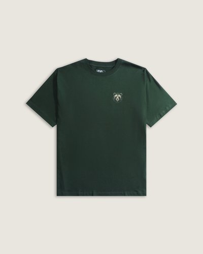 A Camiseta Manga Curta Monarch Oil Green combina estampa frontal de borboleta com base em malha KNIT, gola careca e modelagem classic fit. Confeccionada para oferecer conforto e caimento natural, traz toque macio e construção que permite flexibilidade nos movimentos. Design autêntico e atemporal para expressão cotidiana, com acabamento pensado para resistência ao uso sem perder o conforto.