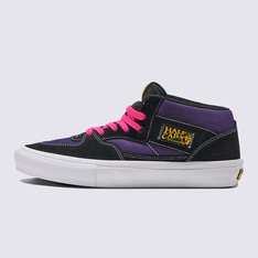 Os clássicos do skate: construídos extremamente resistentes por dentro para o skate! Completamente redesenhada para o skate moderno, a coleção Skate Classics oferece mais daquilo que os skatistas precisam para permitir a progressão máxima. Um tênis vulcanizado feito com parte superior clássica de camurça e lona, ??o Tênis Skate Half Cab Skate Classics Black Purple oferece a aparência icônica que você deseja, ao mesmo tempo que traz todos os benefícios de desempenho que os skatistas exigem.