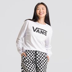 Fundada na Califórnia em 1966, a Vans está envolvida com a cultura de rua, artes, música e ligada ao skate e à evolução do esporte, sem perder a essência. Dos clássicos aos modernos, a Vans possui uma enorme variedade de modelos de tênis, roupas e acessórios, sempre mantendo o estilo "Off The Wall". A camiseta Flying V Classic White feminina de manga longa branca possui logo Vans em "Drop V" em branco aplicado na altura do peito. Traz etiqueta tecida Vans aplicada na lateral. Confeccionada em 100% algodão, apresenta gola e punhos canelados. Tipo de caimento: boyfriend. A modelo tem 1,75 e veste tamanho P.