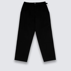 A combinação perfeita de funcionalidade e estilo. A Calça Mte Trek Guide Black possui um ripstop de nylon reciclado, uma calça durável que foi pensada para encarar qualquer aventura e no uso diário. Construídas com reforços como pinças de joelho e costuras de sela, o modelo possui um revestimento repelente de água. Apresenta vários bolsos cargo com amplo armazenamento, adicionando um toque utilitário. O cós com forro macio e o cinto de teia integrado, proporcionam um ajuste mais confortável. O modelo pode ser armazenado em uma bolsa de nylon exclusiva.