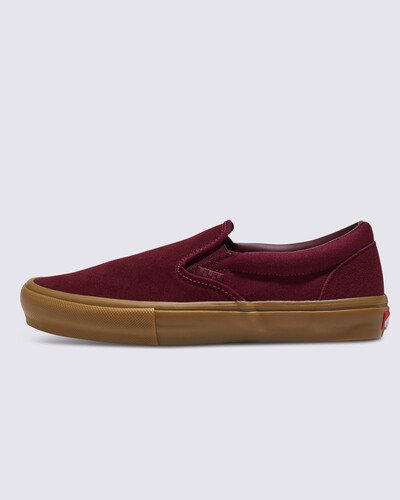 Os Skate Classics: Construídos Extra Resistentes por Dentro para o Skateboarding

Totalmente redesenhada para o skateboarding moderno, a coleção Skate Classics oferece mais do que os skatistas precisam para possibilitar a máxima progressão. Um tênis vulcanizado feito com camurça clássica e cabedais de lona, o Skate Slip-On proporciona o visual icônico que você deseja, trazendo todos os benefícios de desempenho que os skatistas exigem.