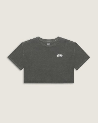 O estilo “Off The Wall” é referência nas artes, na cultura de rua e nos esportes de ação. Com estampa na altura do peito, no lado esquerdo, com destaque oval e assinatura Vans em letra cursiva, a Camiseta Ss Era Script Relaxed Crop Faded Black de manga curta é urbana e compõe o visual casual, com inspiração no street style. Confeccionada em algodão e gola careca em rib, a camiseta com modelagem cropped - mais curta e que veste soltinha no corpo - para uso em diversos momentos, tanto como os de lazer como na prática de esportes de ação. A camiseta proporciona conforto e veste fácil, onde a única preocupação é apenas curtir dentro e fora das pistas com estilo.