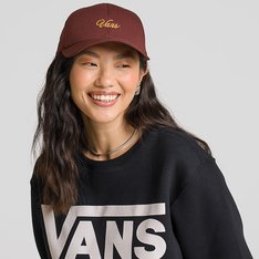A essência “Off The Wall” é referência dentro e fora das pistas de skate. Indispensável, o boné é um acessório atemporal e agrega originalidade no seu estilo. O Boné Fresh Script Structured Jockey Upland Bitter Chocolate traz referência às origens Vans e não passa despercebido. Um clássico que carrega personalidade e deixa sua presença marcante. Isso é “Off The Wall”. O modelo de aba curva traz o design tradicional e irreverente da Vans. Confeccionado em tecido de algodão, com seis painéis, na cor marrom. Apresenta aplicação frontal de patch bordado com assinatura icônica Vans em letra cursiva. O modelo possui tamanho único, com regulagem no snapback.