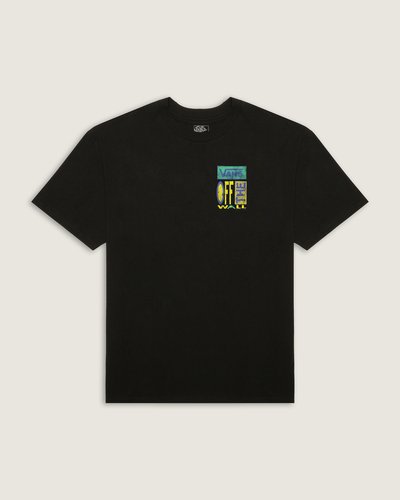 A Camiseta Manga Curta Black é confeccionada em knit, com toque macio e caimento natural. O modelo de manga curta apresenta construção limpa e costuras discretas que proporcionam conforto e leve flexibilidade. A superfície do tecido oferece respirabilidade e sensação leve ao usar. Detalhe com marca VANS em posição sutil, combinando expressão autêntica e atemporal.