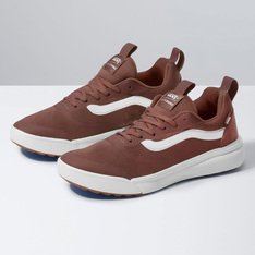 Para atender a necessidade dos melhores surfistas que estavam em busca de um tênis versátil e ao mesmo tempo confortável para realizar longas viagens ao redor do mundo, a Vans lança o Tênis UltraRange Rapidweld Root Beer. Inspirado no tema atlético, o modelo apresenta tecnologias exclusivas da Vans na entressola UltraCush Lite, proporcionando conforto máximo e maior durabilidade. A construção ajustada LuxLiner traz componentes internos sem costura para redução de peso, reforçando pontos de atrito e impacto. O UltraRange Rapidweld compõe uma estética minimalista na silhueta imponente do tênis, com a clássica sidestripe da Vans na cor branca, contrastando com o cabedal marrom de material sintético, tecido e malha mesh, que garante maior respirabilidade. Com heeltab em tecido com assinatura Vans UltraRange aplicada na lingueta, o modelo traz fitas em gorgurão de mesmo tom do tênis na lingueta e calcanhar, facilitando o calce. A original flag é aplicada na lateral do calcanhar. De amarração em cadarços e sola cravejada de borracha durável, esse clássico Vans vai levar você para todos os lugares do mundo.Aproveite a Black Friday Vans e adquira já seu novo produto Off The Wall