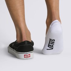 Combine os seus tênis Vans com o pack de meias que carrega o Lifestyle Vans por onde for. Pack com três pares que traz estilo para todos os seus clássicos Vans. A Meia Class Super No Show 41/45 White agrega estilo para todas as ocasiões. O pack possui três pares de meias soquetes em tecido estilo sapatilhas clássicas brancas. Traz assinatura Vans em “Drop V” estampada na sola. Os modelos vestem da numeração 41 ao 45.