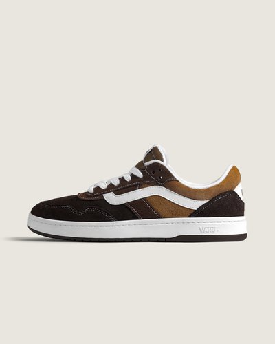 Apresentamos o Cruze 3.0, o calçado ideal para o dia a dia com a exclusiva Sidestripe™. O Tênis Cruze Too Graadient Gradient Demitasse de cano baixo apresenta construção tradicional e biqueira perfurada para maior respirabilidade. Além disso, oferece conforto o dia todo e contornos clássicos realçados pela costura visível tom sobre tom. Com uma combinação que mistura tradição com o estilo urbano contemporâneo, o modelo atualizado permanece honrando as origens e o legado dos clássicos Vans.