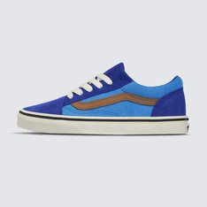 Conhecido inicialmente como Vans #36, o Old Skool foi o tênis icônico de cano baixo que deu vida ao famoso Vans Sidestripe, criado por Paul Van Doren! Desde a sua estreia em 1977, a silhueta de cano baixo se estabeleceu como ícone nas cenas de skate, música e moda. Dos skatistas de rua e punks dos anos 90 aos atuais ídolos do hip hop e da moda, o Old Skool têm sido escolhido por criativos que agem com personalidade própria. O Tênis Old Skool Corduroy Blue Multi Infantil honra essa tradição com um toque moderno, combinando tons vibrantes com o estilo icônico e irreverente dos clássicos Vans. O modelo de cano baixo feito para crianças, apresenta cabedal em camurça e lona resistente na cor azul. Com fechamento por amarração em cadarços, ele traz a lendária sidestripe nas laterais, em tom contrastante. Apresenta heeltab do skate tradicional, com assinatura Vans em “Drop V” e inscrição “Off The Wall” - aplicadas no calcanhar. Com solado em borracha vulcanizada em formato waffle - exclusividade Vans - que proporciona maior aderência ao caminhar. Para curtir e brincar no estilo “Off The Wall”.