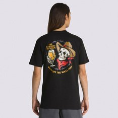 A camiseta Coldest in Town T-Shirt é feita de algodão mais pesado e tem um esqueleto caubói comemorando a vitória com uma bebida.

• 100% algodão
• Camiseta de manga curta com gola careca
• Estampa em serigrafia
• Caimento clássico
• Ambos
os modelos vestem tamanho médio