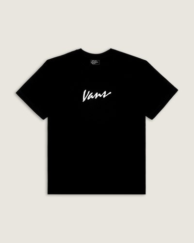 A Camiseta Manga Curta Classic Script Black traz o logo VANS em escrita clássica sobre construção em malha KNIT. Confeccionada com base em algodão, oferece toque macio, conforto e caimento natural. A construção limpa privilegia mobilidade e flexibilidade, resultando em um modelo essencial e atemporal que remete ao legado descontraído da VANS.