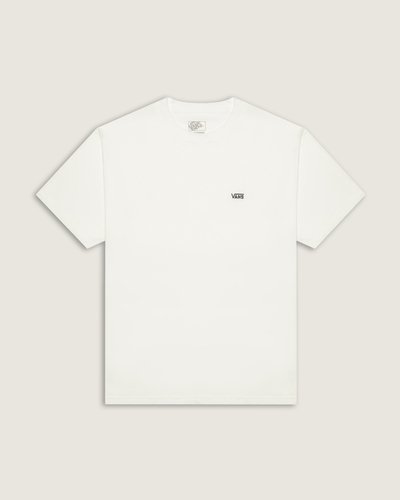 Fundada na Califórnia em 1966, a Vans está envolvida com a cultura rua, artes, música e ligada ao skate e à evolução do esporte, sem perder a essência. Dos clássicos aos modernos, a Vans possui uma enorme variedade de modelos de tênis, roupas e acessórios, sempre mantendo o estilo "Off The Wall". A Camiseta Core Basics Tee Marshmallow Black de manga curta, traz assinatura Vans em "Drop V" discreto, bordada na altura do peito, do lado esquerdo. Apresenta gola canelada, costura reforçada nos ombros e é confeccionada em tecido 100% algodão.