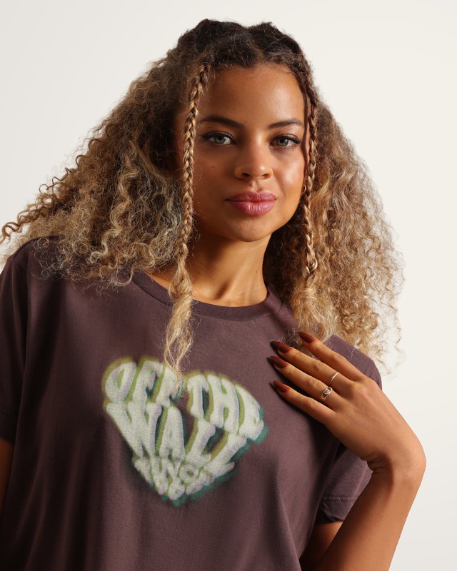 Camiseta Manga Curta Heartbeats Port Brown