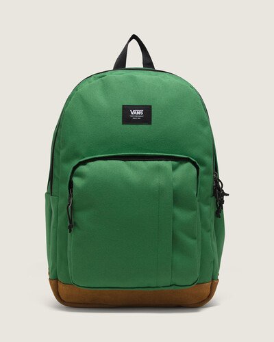 A Mochila Fairway está destinada a se tornar sua nova favorita. Esta mochila clássica apresenta um design multifuncional de dois bolsos com um organizador na frente, um bolso interno deslizante, capa para notebook de 15'' e um bolso lateral para garrafa de água. O modelo em dois tons e os detalhes tradicionais - como a etiqueta tecida Vans - trazem estilo para este design icônico. A equipe da Vans estabeleceu metas ambiciosas de sustentabilidade. Grandes ou pequenos, todos os esforços resultam em mudanças positivas. Para ganhar o logotipo do globo Checkerboard, pelo menos 30% do produto deve ser feito de um ou uma combinação de materiais reciclados, renováveis e/ou regenerativos. Para saber mais sobre a Vans® e sua jornada em direção a materiais sustentáveis, acesse www.vans.com.br/sustentabilidade.