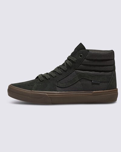 O BMX Sk8-Hi foi projetado especificamente para a prática do BMX moderno. Com um visual icônico, máximo controle nos pedais e amortecimento aprimorado, esta silhueta de cano alto vulcanizada oferece inovação inigualável para apoiar sua evolução no BMX.