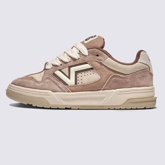 Projetado em 1999. Reimaginado para hoje. 

Conheça o Upland Shoe, um tênis do passado reprojetado para o futuro. Pegamos o clássico robusto de cano baixo dos anos 90 e adicionamos alguns toques modernos. O formato redesenhado do pé traz melhor ajuste e conforto, enquanto materiais elevados combinam durabilidade e estilo. Com atacadores grandes e logótipos arrojados, os Upland ligam perfeitamente a nossa herança com tudo o que hoje nos reserva.