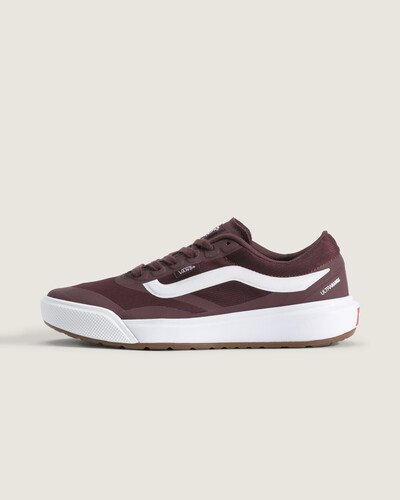 O UltraRange surgiu como resposta da Vans à necessidade de conforto em longas viagens, unindo praticidade e performance. O modelo Tênis Ultrarange Rw 2.0 Port Brown apresenta cabedal em material sintético com acabamento limpo e painéis texturizados, que proporcionam ajuste confortável e sensação envolvente. A construção Rapidweld minimiza costuras para maior leveza, enquanto a sola de borracha garante durabilidade e aderência para rotinas ativas. Perfil moderno que prioriza suporte, conforto e mobilidade.