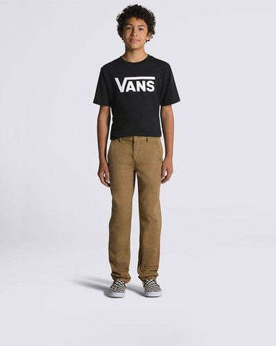 Caimento, estilo e durabilidade - o Caimento Authentic Chino. Uma calça chino versátil e oferece estilo e funcionalidade, a Calça Authentic Chino Infantil Dirt permite que os pequenos apenas concentrem-se na melhor performance. Construída com tecido macio e aprimorado, a calça chino clássica apresenta bolsos frontais com uma nova aplicação de bolso para moedas à direita, bolsos traseiros com fechos de botão com passadores de botão bordados para reforço. Além disso, novos detalhes trazem muito estilo “Off The Wall”, incluindo o novo detalhe do passador de cinto em “V” na cintura traseira e a nova etiqueta da Vans costurada internamente na bainha para adicionar um detalhe quando a barra da calça estiver dobrada.