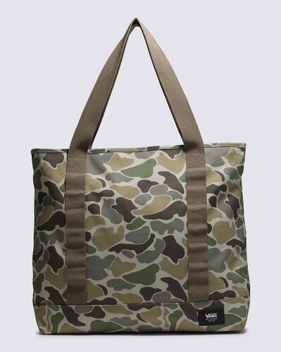 As bolsas Vans carregam versatilidade e irreverência em peças icônicas e atemporais. Construída para descomplicar totalmente sua rotina, trazer praticidade e um estilo autêntico, que só a Vans te proporciona. Isso é “Off The Wall” na essência. Confeccionada em poliéster reciclado, a clássica Bolsa Pergs Dx Tote Upland Bungee Cord Turkish Coffee apresenta a icônica estampa camuflada por toda a peça. Com espaço amplo e compartimento principal com capa acolchoada que comporta notebook e fecho de correr, uma bolsa sacola versátil e estilosa para usar todos os dias.