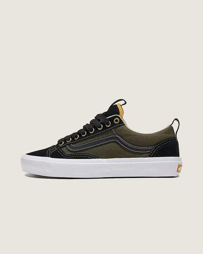 Lançado pela primeira vez em 1977, o Style 36, também conhecido como Old Skool™, foi o segundo tênis de skate Vans e o primeiro a apresentar a icônica Sidestripe™. Projetado para e por skatistas, a primeira biqueira de camurça do Old Skool permitiu a progressão do skate. Honrando essa herança de inovação, o Tênis Skate Old Skool Dan Green, é um tênis de skate totalmente novo, que mantém muito da silhueta e das proporções do painel do Style 36 original, mas com um toque moderno. A biqueira mais curta e a língua acolchoada criam uma postura mais robusta para uma abordagem completamente nova do original. Assim como o original, o 36+ foi projetado para skate, mas com todas as atualizações de desempenho modernas que você pode encontrar no Skate Old Skool™, da borracha aderente Sickstick™ aos reforços Duracap™ de longa duração.