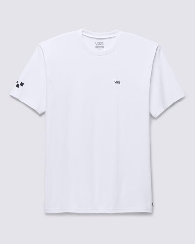 <p>O Vans&nbsp;<strong>Slip-On Mule TRK&nbsp;</strong>foi desenvolvido para complementar e proporcionar uma funcionalidade 360° para o surfista em seu caminho de ida e volta para as quedas no surf. O&nbsp;<strong>Slip-on Mule TRK</strong>&nbsp;apresenta calcanhar rebaixado e o encaixe ficou mais fácil do que nunca, feito com um cabedal de peça única em TPU, calçar e descalçar o novo modelo nunca foi tão fácil.<br />
A nova coleção do Slip-On Mule TRK é acompanhado por opções de vestuário e acessórios. A camiseta na cor branca é confeccionada em poliéster e possui rápida secagem, já o cropped preto de manga curta na cor preta e com estampa frontal é feito em algodão, o shorts é confeccionado em algodão com bolso faca, bolso traseiro e fechamento frontal por zíper e botão e o boardshorts feito de poliéster reciclado possui bolsos frontais e laterais com fechamento por velcro e bolso traseiro com fechamento por zíper. O acessório que acompanha a coleção é um bucket hat constituído de materiais recicláveis com ajuste elástico no queixo.</p>.Aproveite a Vans Black Friday e adquira já seu novo produto Off The Wall