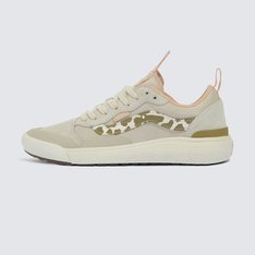 Máximo conforto e aliado de todas as rotinas. Esteja sempre pronto para o inesperado com o Tênis Ultrarange Exo Se Ultrarange Exo. Groovy Floral Khaki. Com um solado co-moldado construído em padrão tratorado em waffle - exclusividade Vans - ele maximiza a cobertura, aderência e durabilidade da borracha. A nova entressola UltraCush™ Lite traz conforto e leveza para o calce. O modelo de cano baixo possui cabedal com inspiração na silhueta do icônico Old Skool - em camurça, tecido e sintético com detalhe floral na sidestripe - totalmente respirável, com biqueira e antepé de borracha renovado, deixando o calce no ajuste ideal. O Exo Skeleton fornece apoio integrado nos dedos e na parede lateral medial, com uma trava de calcanhar para um ajuste seguro. No calcanhar e lingueta, traz puxadores, facilitando o calce. O logo “Vans Off The Wall” é aplicado na heeltab do calcanhar. Já a etiqueta tecida Vans em checkerboard vem na lateral do tênis, enquanto a assinatura “Vans Ultrarange” é aplicada na lingueta. Conforto e estilo dentro e fora das pistas.
Características do produto: 
• Suporte completo: o Exo Skeleton oferece suporte integrado nos dedos dos pés e na parede lateral medial, com trava no calcanhar para um ajuste seguro; 
• UltraCush™ para conforto: a entressola co-moldada UltraCush™ Lite aumenta o conforto, não o peso; 
• Aderência: as solas com padronagem em waffle invertida e tratorada totalmente envoltas em borracha melhoram a tração e a flexibilidade; 
• Respiração aumentada: uma lingueta UltraCush™ com orifícios de respirabilidade oferece fluxo de ar superior; 
• Materiais: cabedais de camurça premium, tecido e sintético proporcionam uma aparência e sensação elevadas.