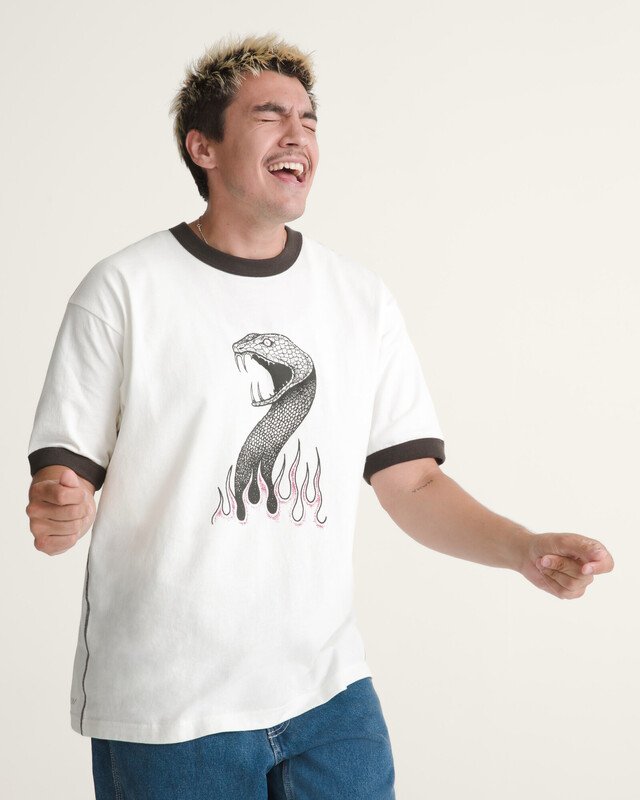 Camiseta Skate Mike G Snake Flame Ringer Ss Marshmallow