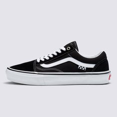 Skate Classics: Ultra resistência no interior para a prática do skate. Completamente redesenhada para o skate moderno, a coleção Skate Classics oferece mais do que os skatistas precisam para permitir evolução máxima. Com cabedal de camurça e lona, o Tênis Skate Old Skool Black White oferece a aparência icônica que você deseja, trazendo todos os benefícios de desempenho que os skatistas exigem.
