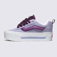 Um estilo “volumoso” típico dos anos 90 com plataforma robusta no solado. O Tênis Knu Stack Nineties Sand Verbena é a interpretação moderna de uma silhueta clássica dos anos 90, elevando o conceito a outro nível. Com o dobro de altura, lingueta volumosa e sidestripe moldada em 3D, este tênis marcante apresenta estilo com detalhes dramáticos que mesclam um ícone do passado com as tendências ousadas do presente.