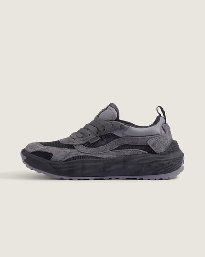 <p>O Tênis Ultrarange Neo 2.0 Charcoal Gray chega como continuação da família UltraRange, criada para oferecer conforto em longas jornadas e reforçando o legado VANS. Cabedal em couro com bico redondo, construção cold cement e composição leather cold cement garantem resistência e construção sólida. Entrega sensação acolchoada, suporte e flexibilidade, com detalhes que priorizam conforto funcional.</p>