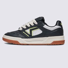 Projetado em 1999. Reimaginado para hoje. 

Conheça o Upland Shoe, um tênis do passado reprojetado para o futuro. Pegamos o clássico robusto de cano baixo dos anos 90 e adicionamos alguns toques modernos. O formato redesenhado do pé traz melhor ajuste e conforto, enquanto materiais elevados combinam durabilidade e estilo. Com atacadores grandes e logótipos arrojados, os Upland ligam perfeitamente a nossa herança com tudo o que hoje nos reserva.