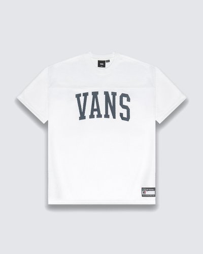 Honrando as tradições da herança da Vans® com um estilo esportivo e muito descolado. A Camiseta Vans Arched Football Jersey SS White de manga curta, com listras de fios tingidos em toda a peça para um look atemporal. O modelo apresenta a estampa icônica em checkerboard por toda a peça, com assinatura Vans centralizada na altura do peito, em silk à base d’água e aplicação de etiqueta tecida Vans na parte inferior da peça.