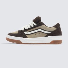 Passado e presente se cruzam com esse tênis inspirado no Y2K. O Hylane é um tênis inspirado no skate Y2K que reinterpreta a silhueta Upland de 1999. Cenas do passado coexistem com detalhes de design elevados, como a sidestripe brilhante em 3D e logotipos bordados, enquanto a postura robusta e a língua de skate fofa proporcionam uma aparência retrô. Terminado com uma construção cupsole com uma textura em “V” entrelaçada exclusiva, o Tênis Hylane Nineties Brown transforma uma estética vintage no guarda-roupa essencial de hoje.